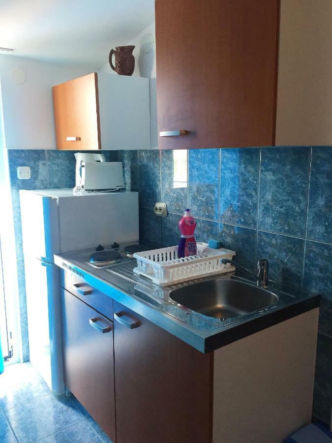 Apartments Mirela Karlobag Bagian luar foto