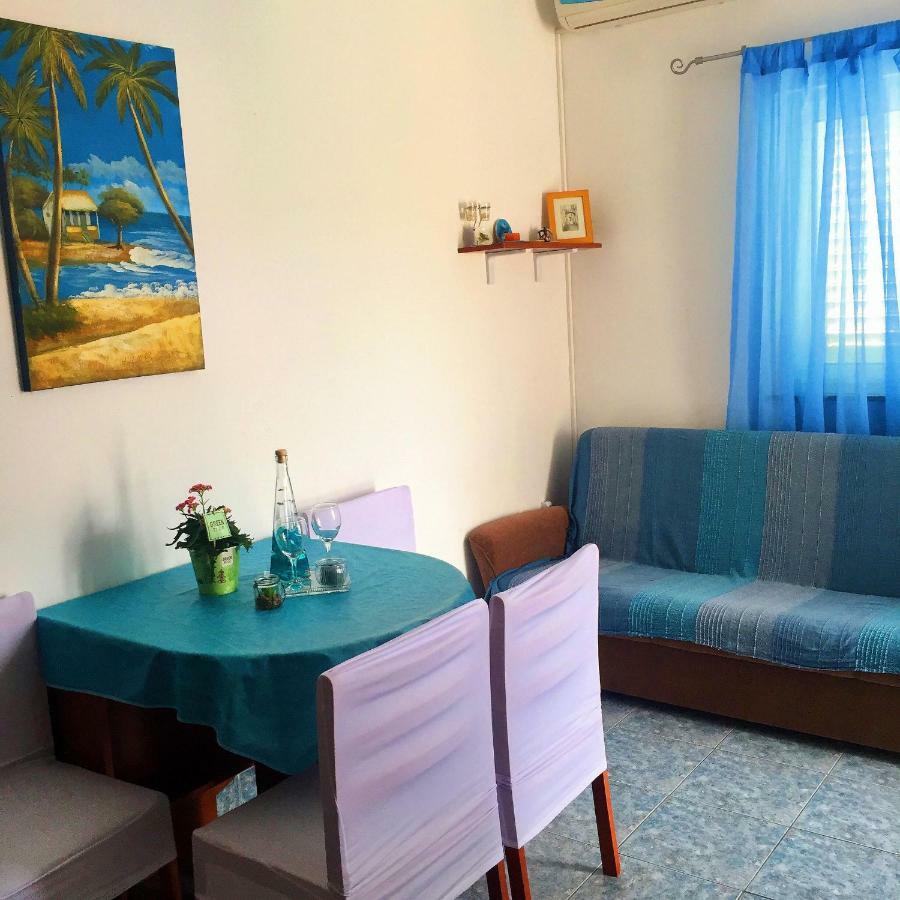 Apartments Mirela Karlobag Bagian luar foto